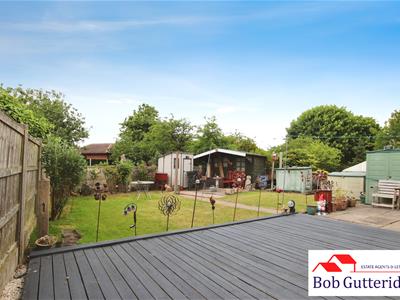 ENCLOSED REAR GARDEN